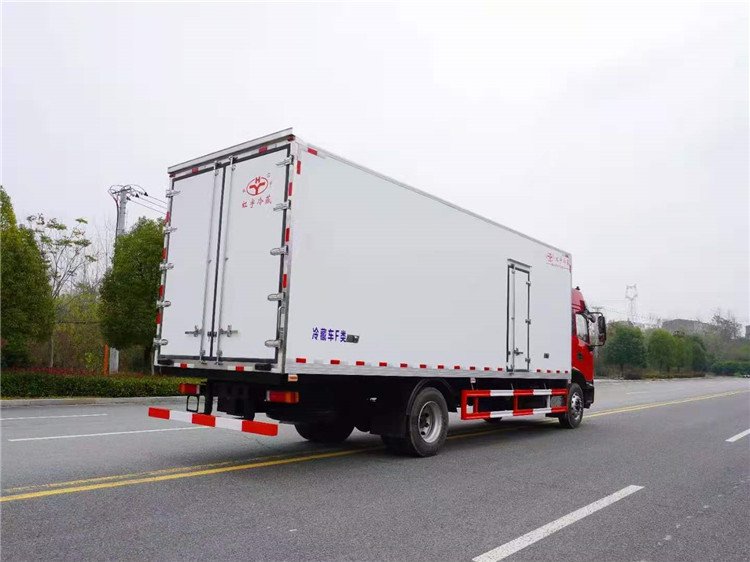 东风天锦冷藏货车 6米8与7米6车厢可选的冷链王者，肉钩车匠心之选